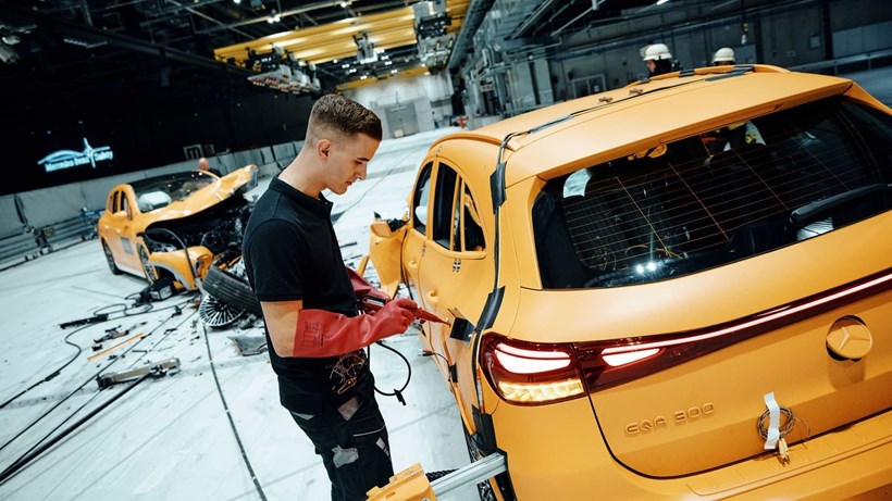Mercedes crash test