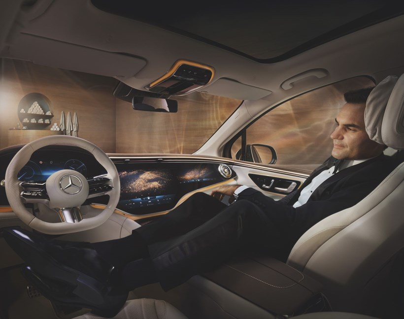 Roger federer Mercedes EQS