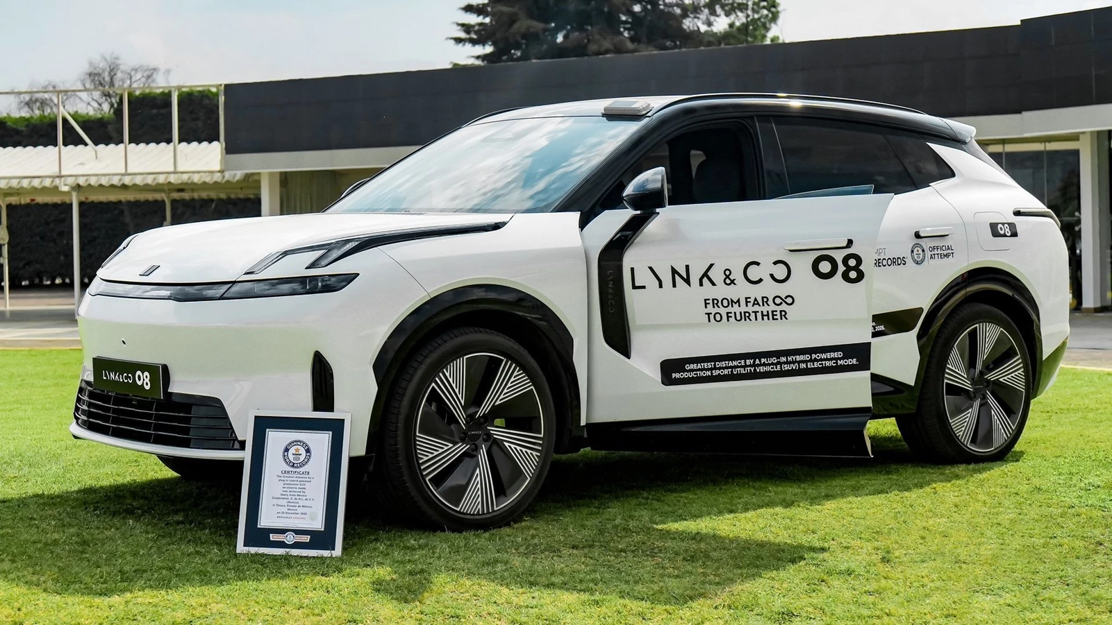 Lynk & Co 08 Ρεκόρ Guinness ηλεκτρικής αυτονομίας