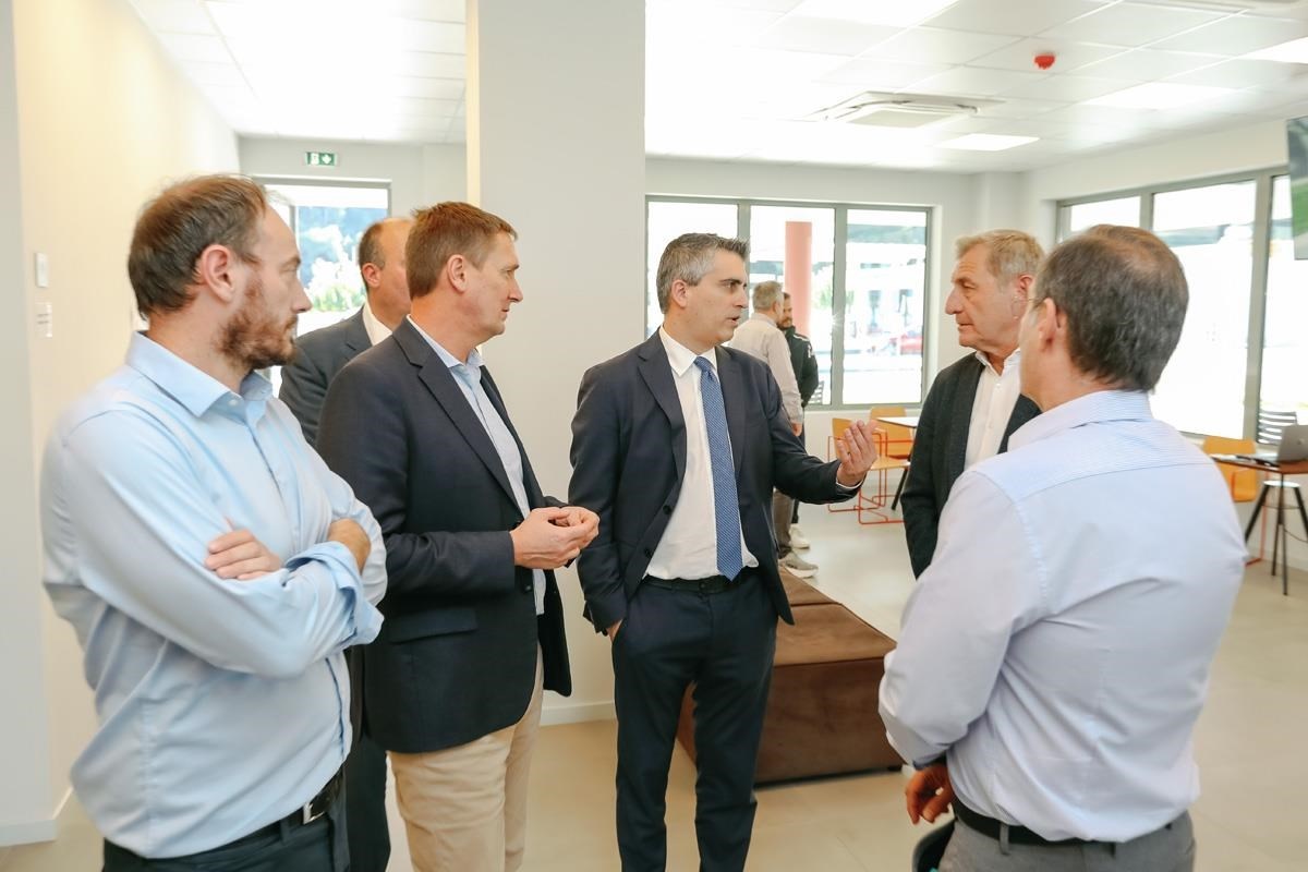 Ολυμπία Οδός Πάρκινγ φορτηγών Ακράτα