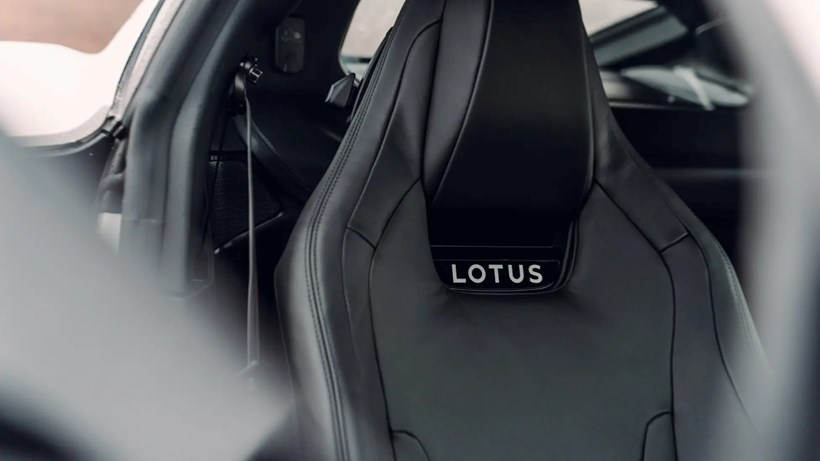 Αποκλειστικό: Οδηγούμε την Lotus Emira στο δρόμο