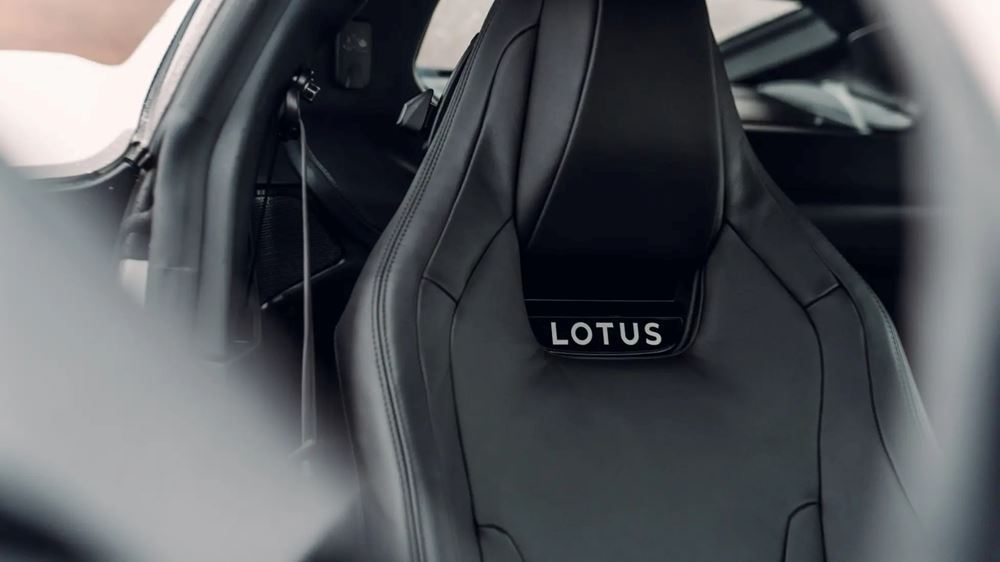 Αποκλειστικό: Οδηγούμε την Lotus Emira στο δρόμο