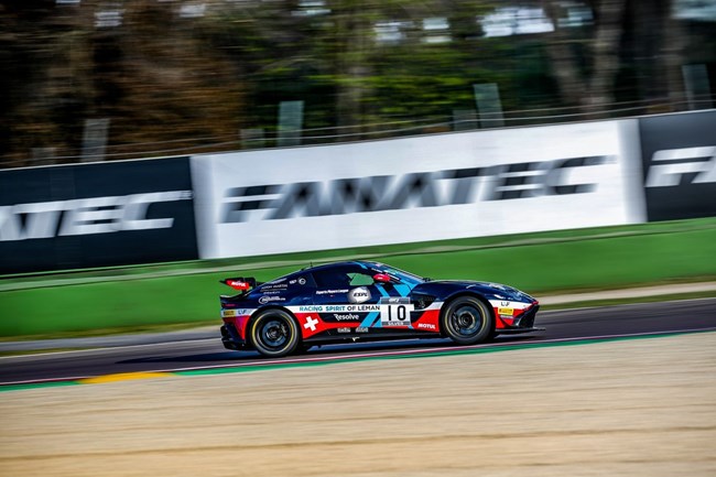 Aston Martin GT4