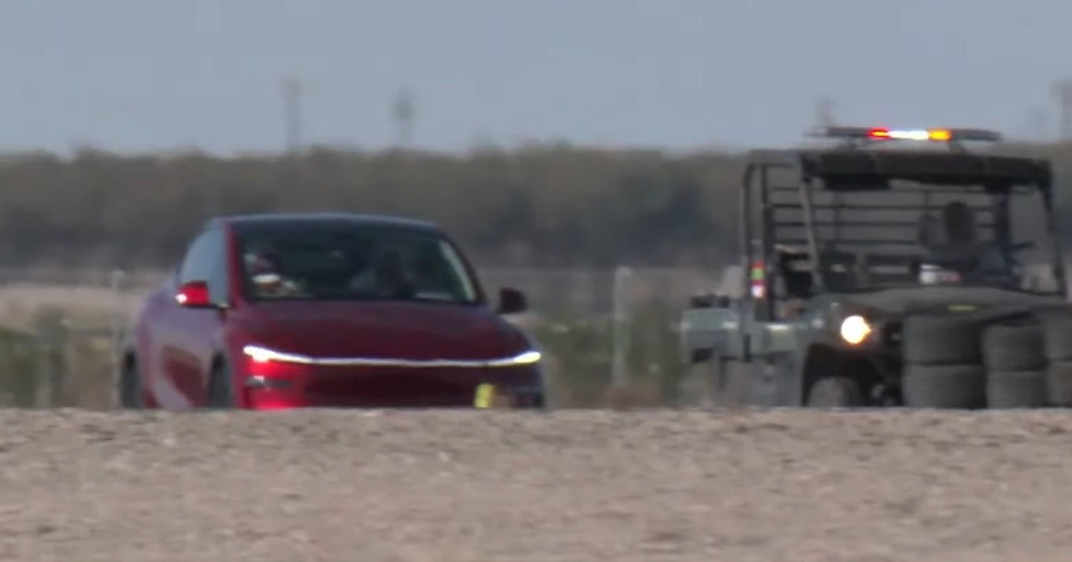 Tesla ανάποδα σε αγώνα μοτοσυκλετών