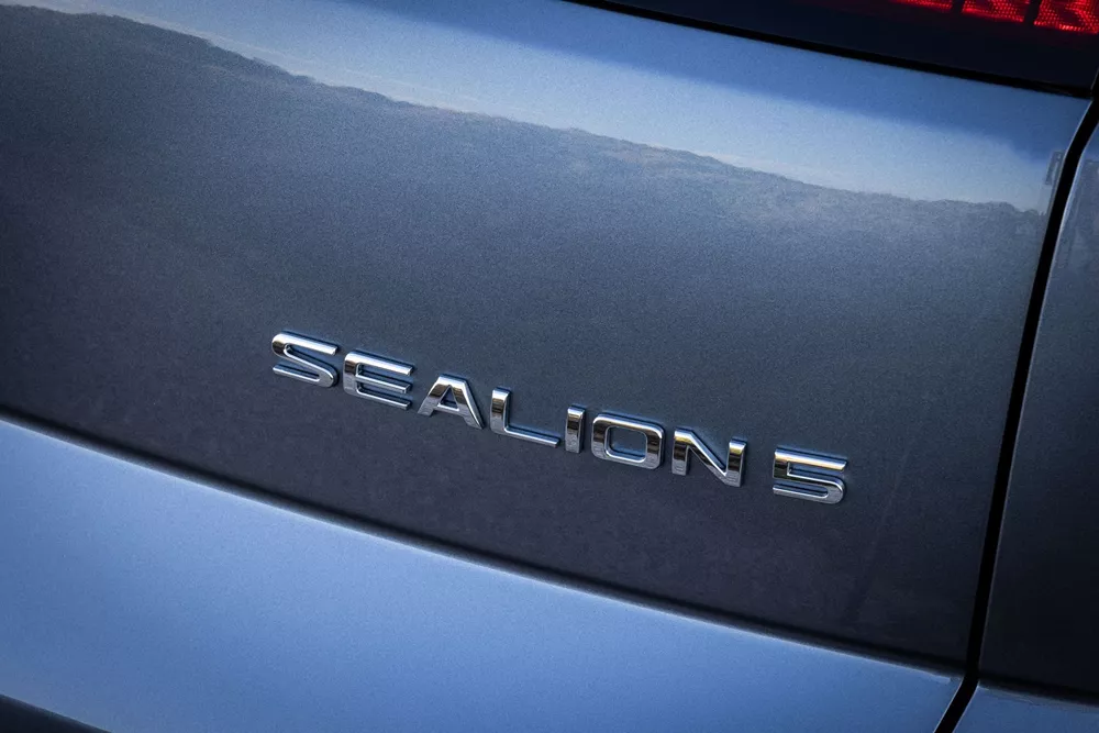 BYD Sealion 5 DM-i Plug-in Hybrid SUV