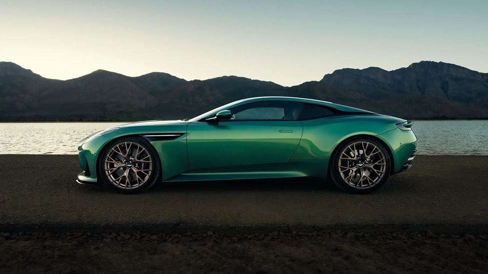 Aston Martin DB12 2023