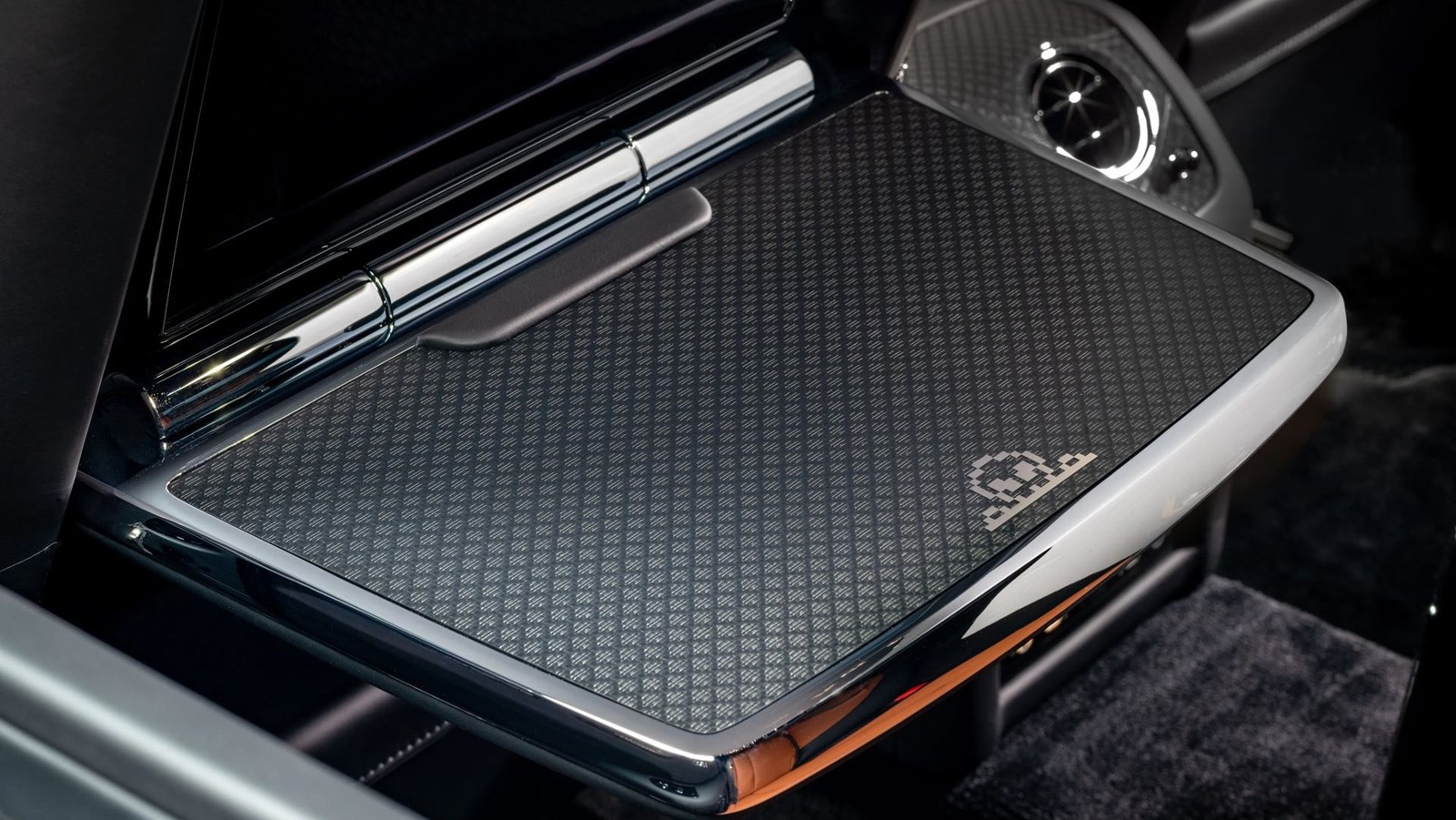 Rolls-Royce Black Badge Ghost Gamer