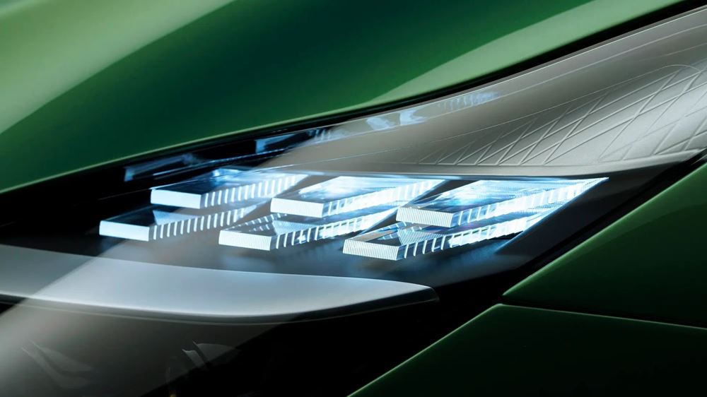 Aston Martin DB12 2023