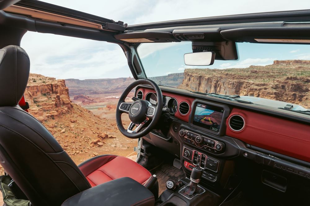 Jeep Wrangler Rubicon Cliff Hanger