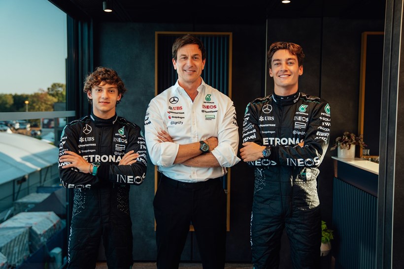 Andrea_Kimi_Antonelli_Toto_Wolff_George_Russell_Mercedes_2025