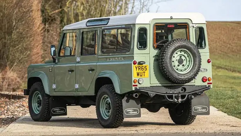 Land Rover Defender 110 Heritage Edition