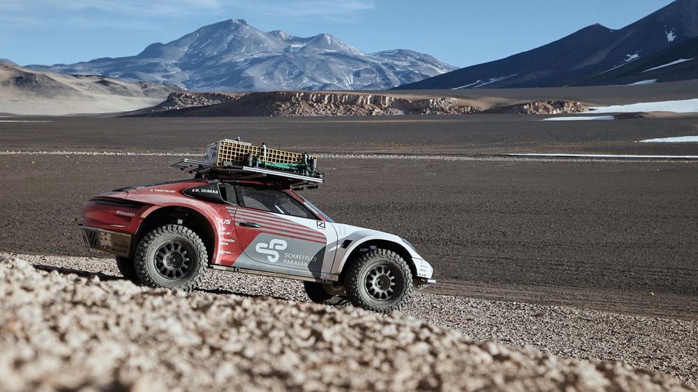 Porsche 911 Chile Volcano