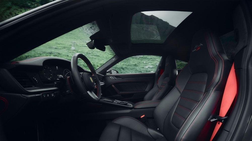 Porsche 911 Carrera 4 GTS Transfagarasan