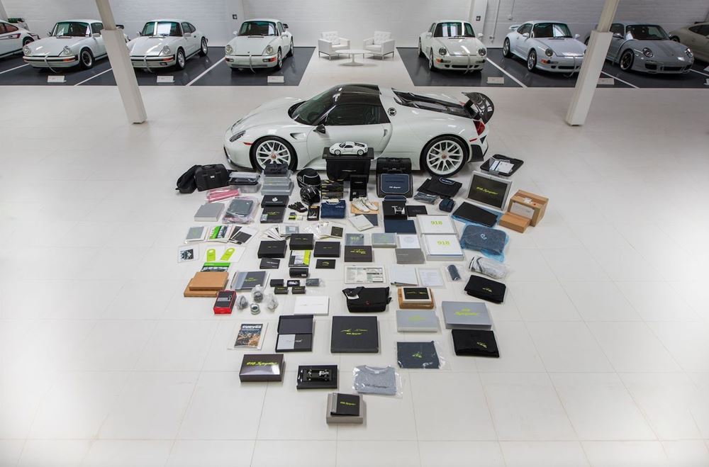 Porsche White Collection Λευκές Porsche Δημοπρασία