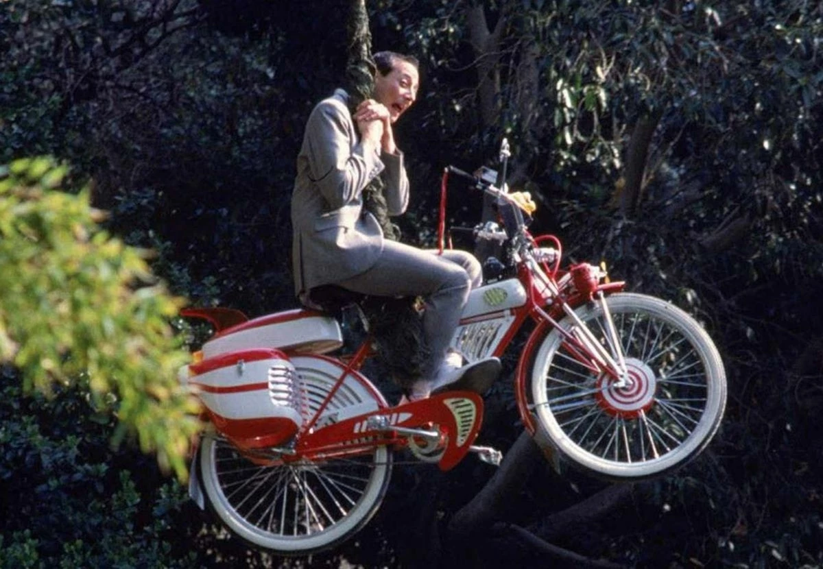 Kim Kardashian pee wee bike