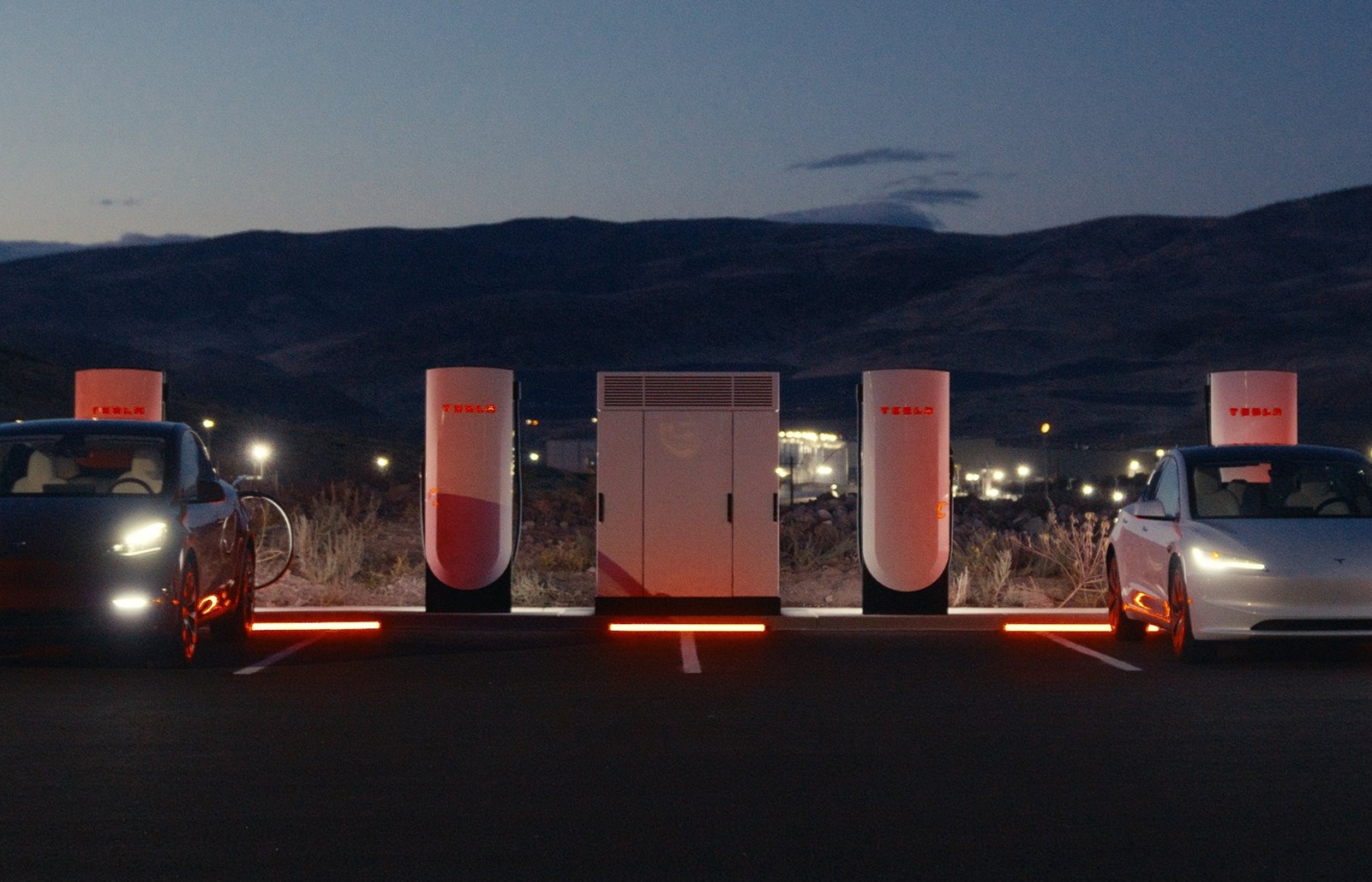 Tesla V4 ταχυφορτιστής