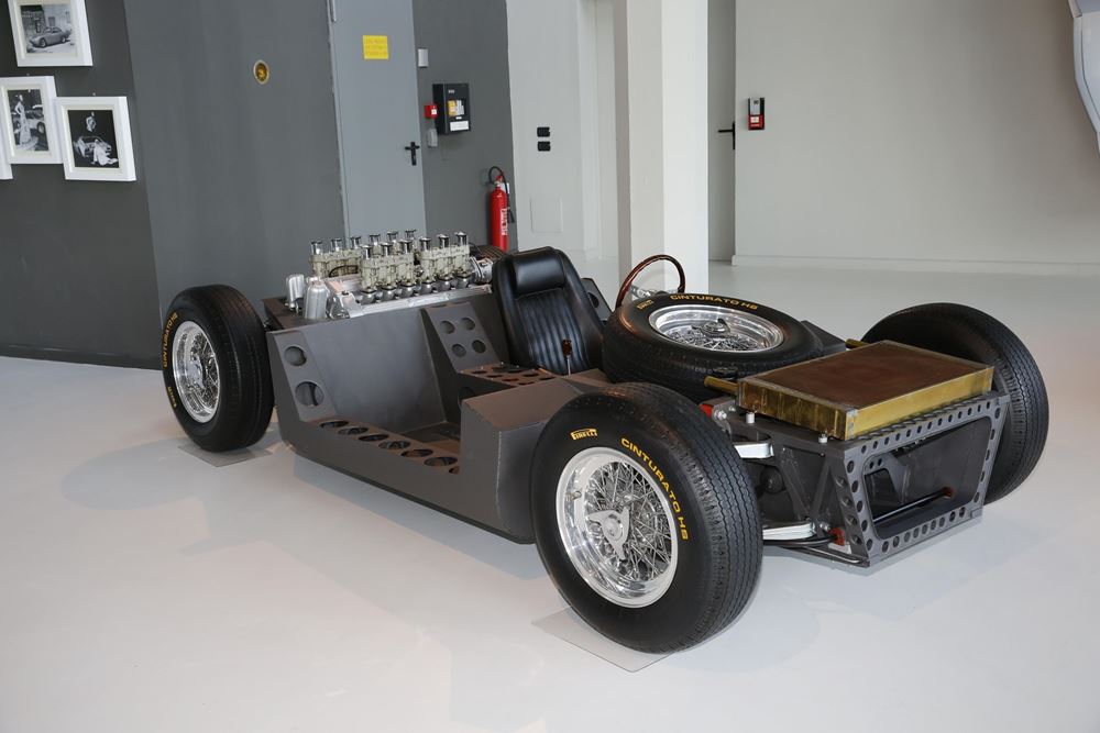 To σασί της πρώτης Lamborghini Miura