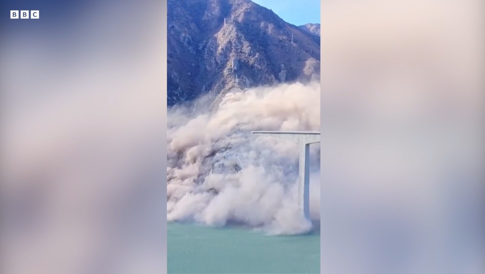 Γέφυρα κατέρρευσε στην Κίνα