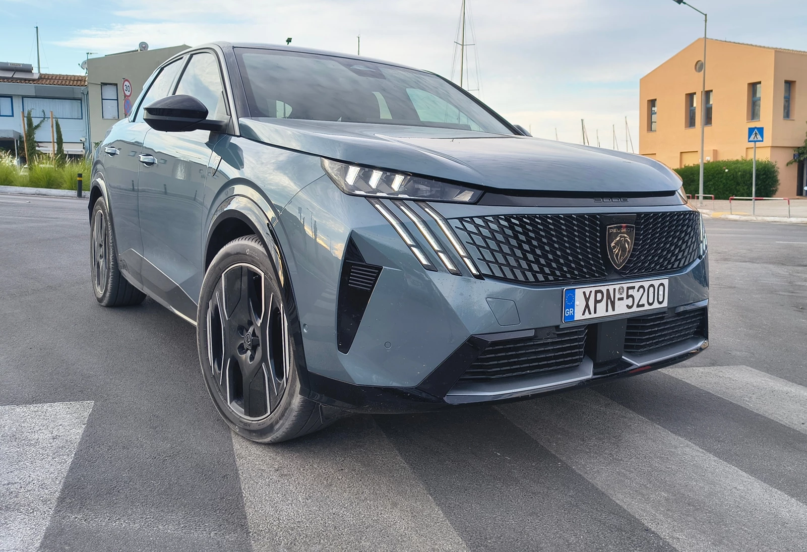 Peugeot E-3008 Long Range