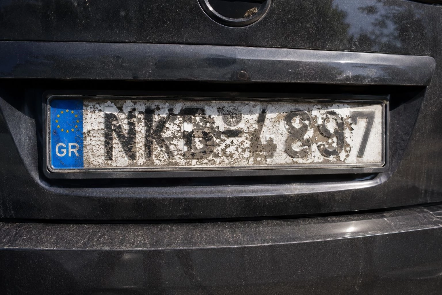 Πινακίδα κυκλοφορίας κατεστραμμένη
