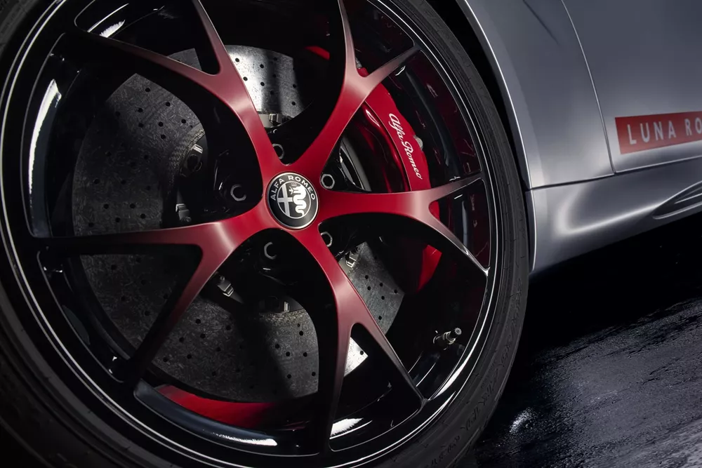 Alfa Romeo Giulia Quadrifoglio Luna Rossa
