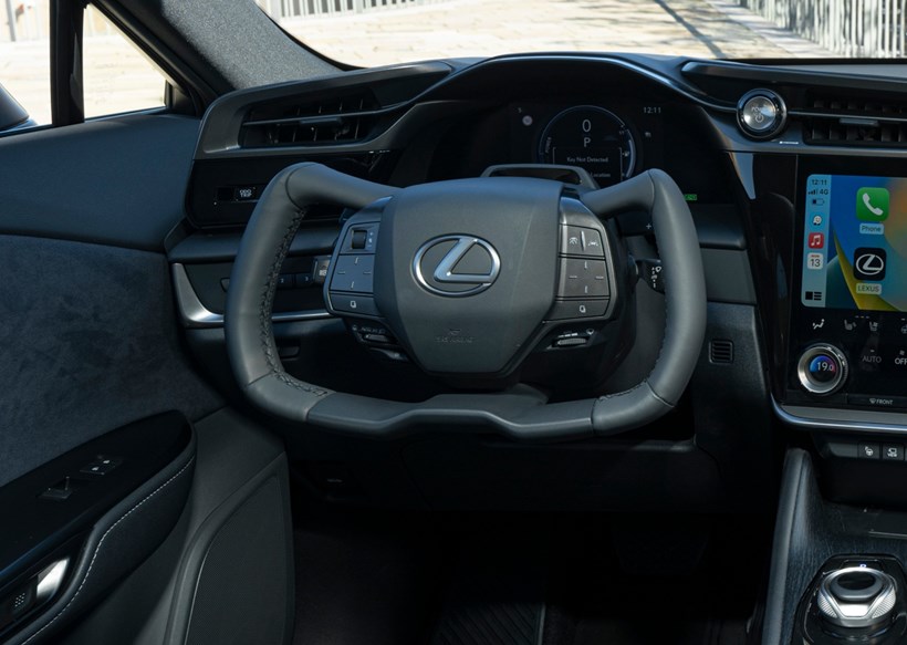 Lexus RZ 450e τιμόνι yoke