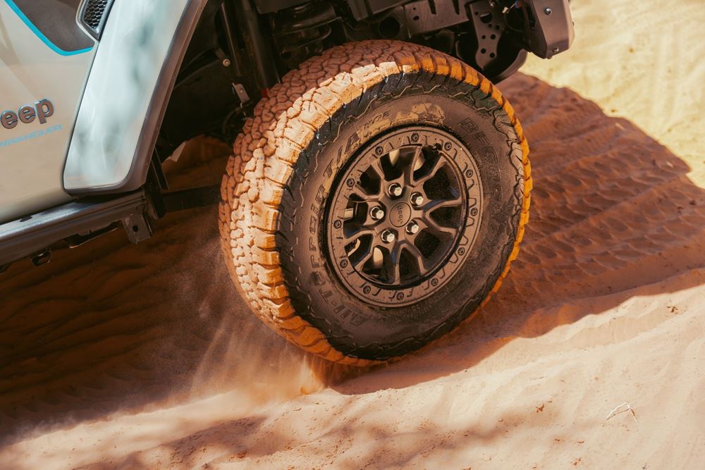 Jeep Wrangler Rubicon Cliff Hanger