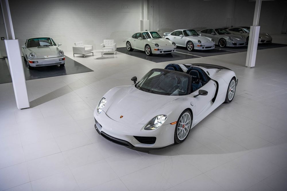 Porsche White Collection Λευκές Porsche Δημοπρασία