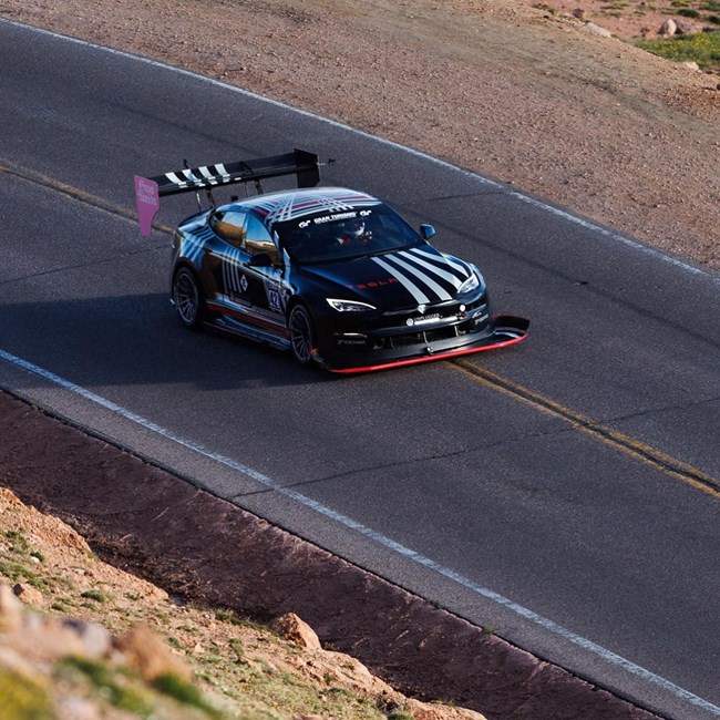 Tesla Model S Plaid Pikes Peak
