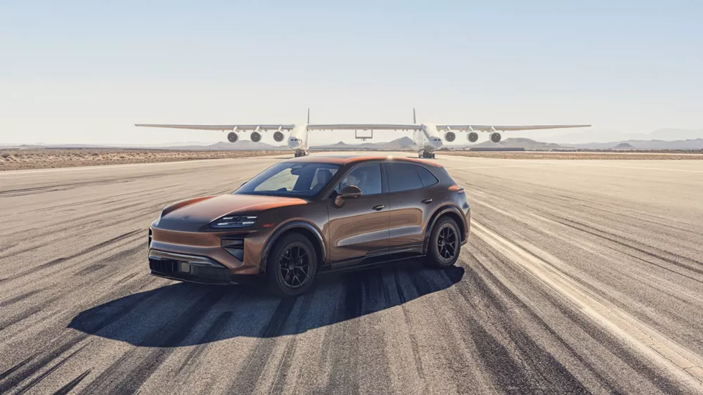 Porsche Cayenne Stratolaunch αεροπλάνο