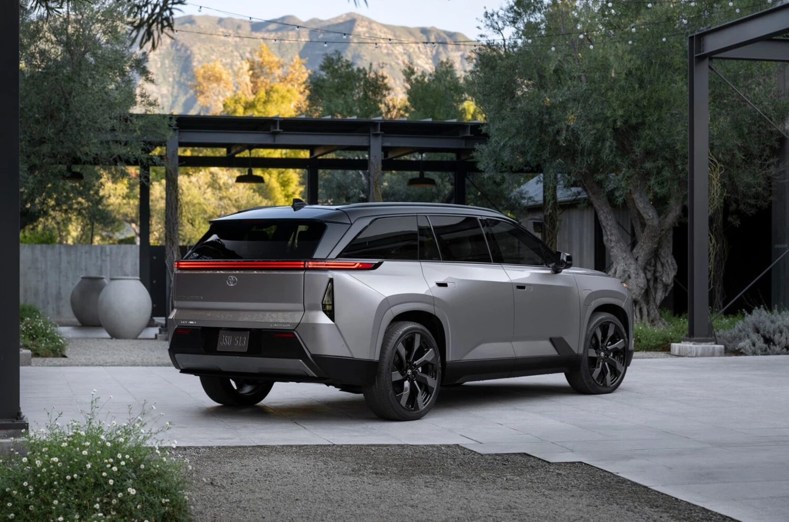 Toyota Highlander BEV