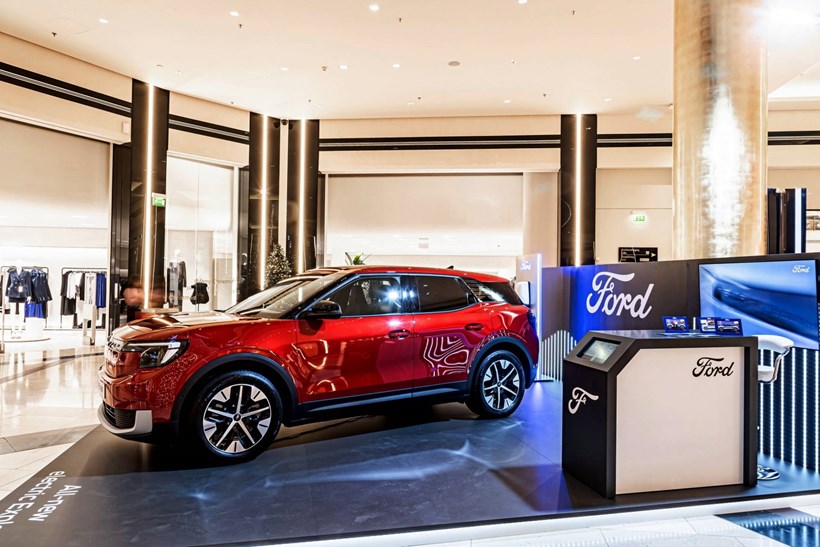 Ford Explorer Golden Hall