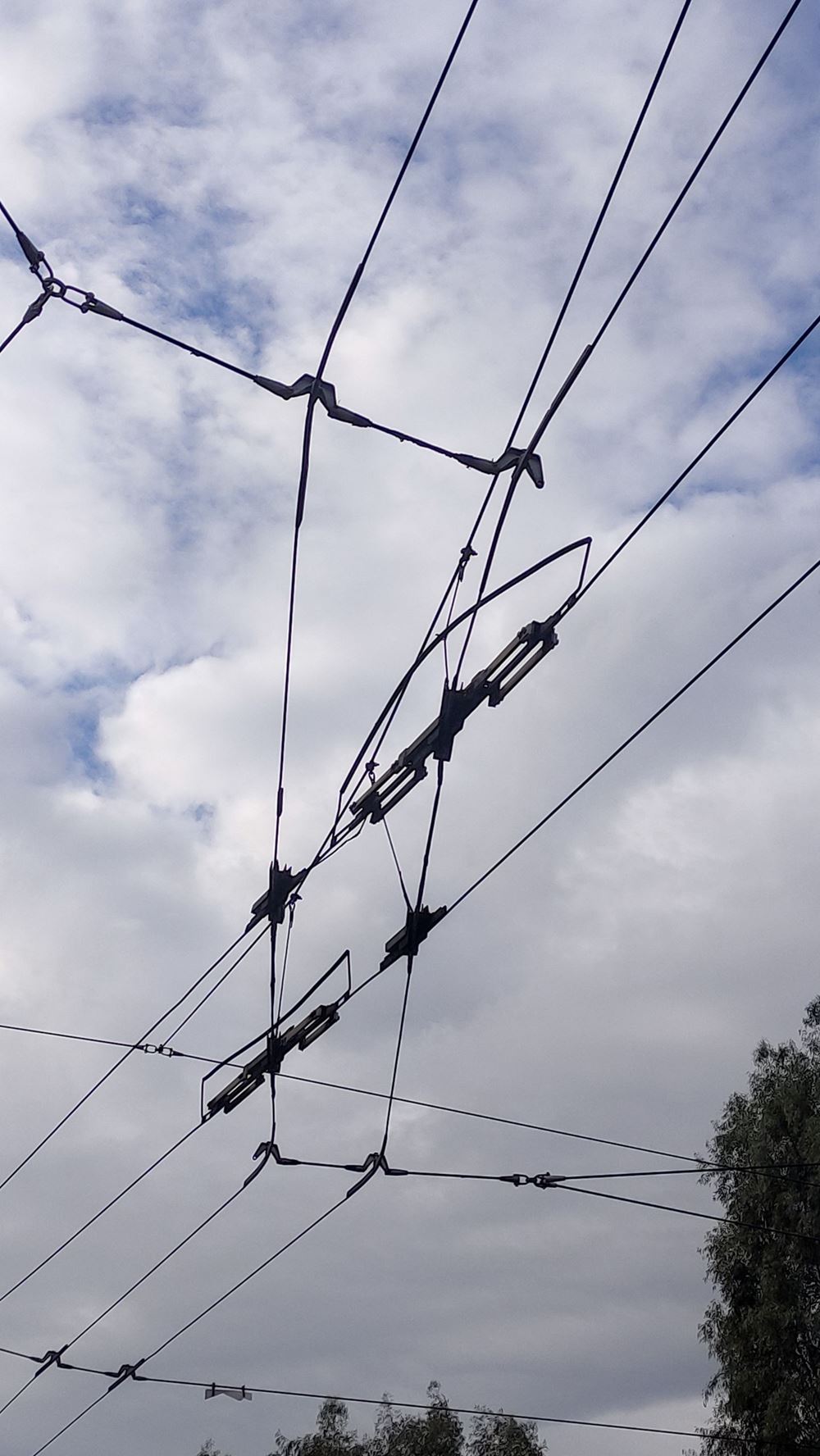 Τρολεϊ καλώδια πειραιάς