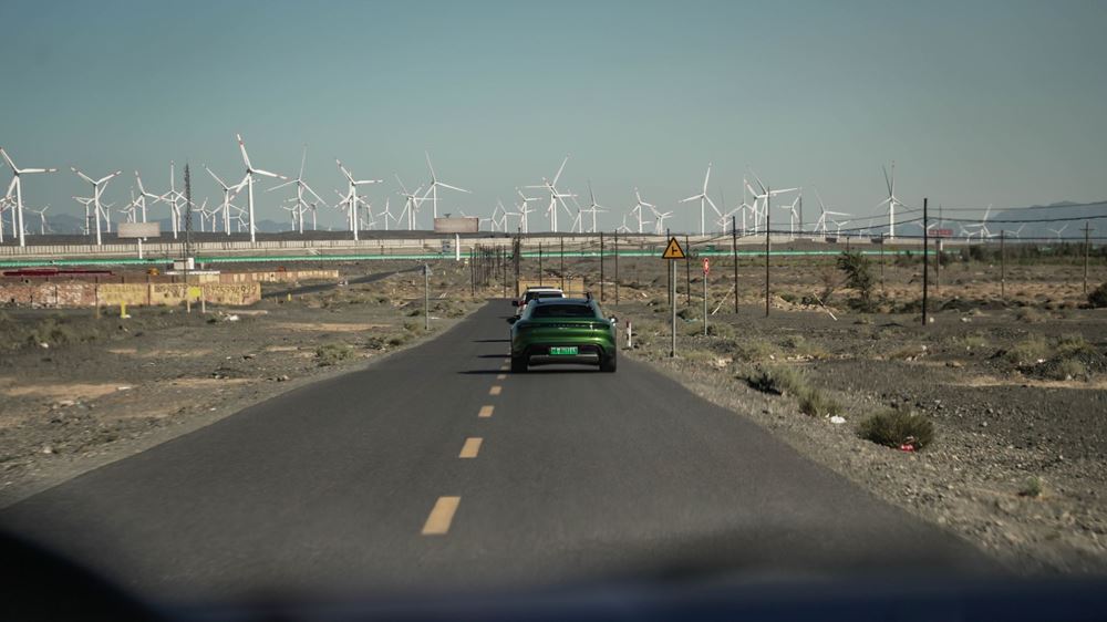 Porsche Taycan Cross Turismo Tibet
