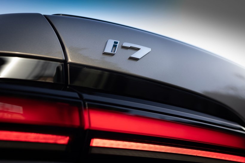 BMW i7
