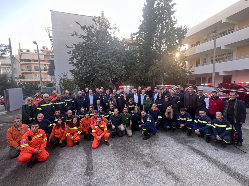 Πυροσβεστικά pick up για την προστασία του Υμηττού από τον Σαρακάκη