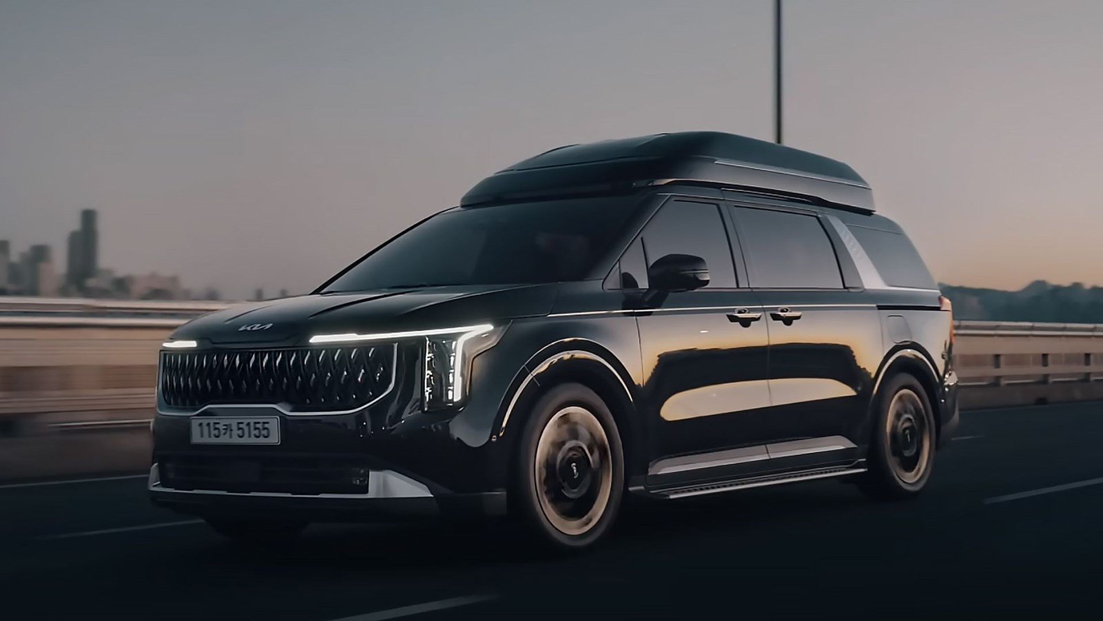 Kia Carnival Hi Limousine
