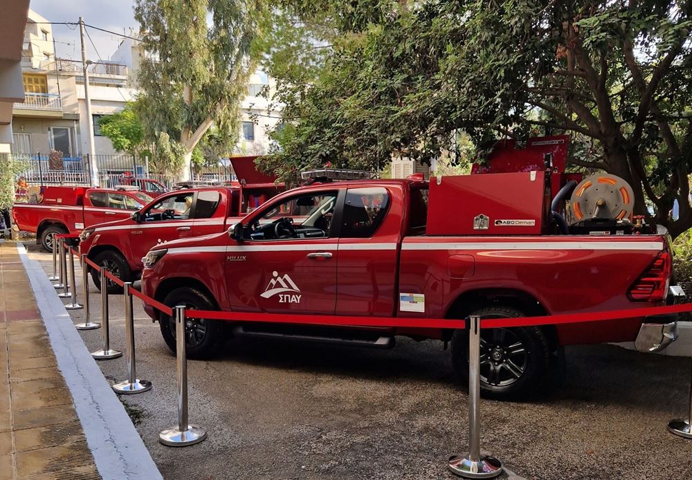 Πυροσβεστικά pick up για την προστασία του Υμηττού από τον Σαρακάκη