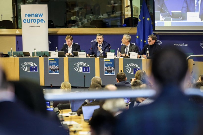 Απόστολος Τζιτζικώστας Ευρωπαίκή Επιτροπή