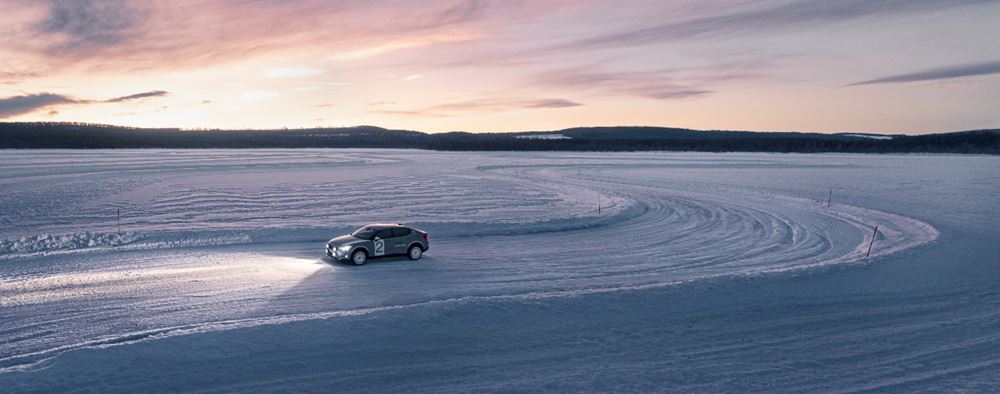Polestar 2 Arctic Circle: Drift στον πάγο με ηλεκτρικό