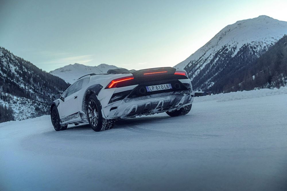 Lamborghini Huracan Sterrato στο χιόνι
