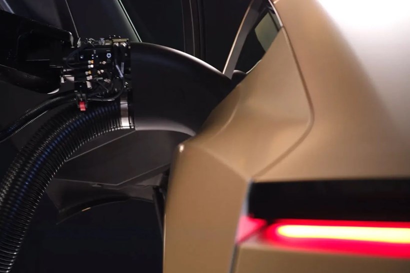 Tesla Robotaxi αυτόματο σύστημα καθαρισμού