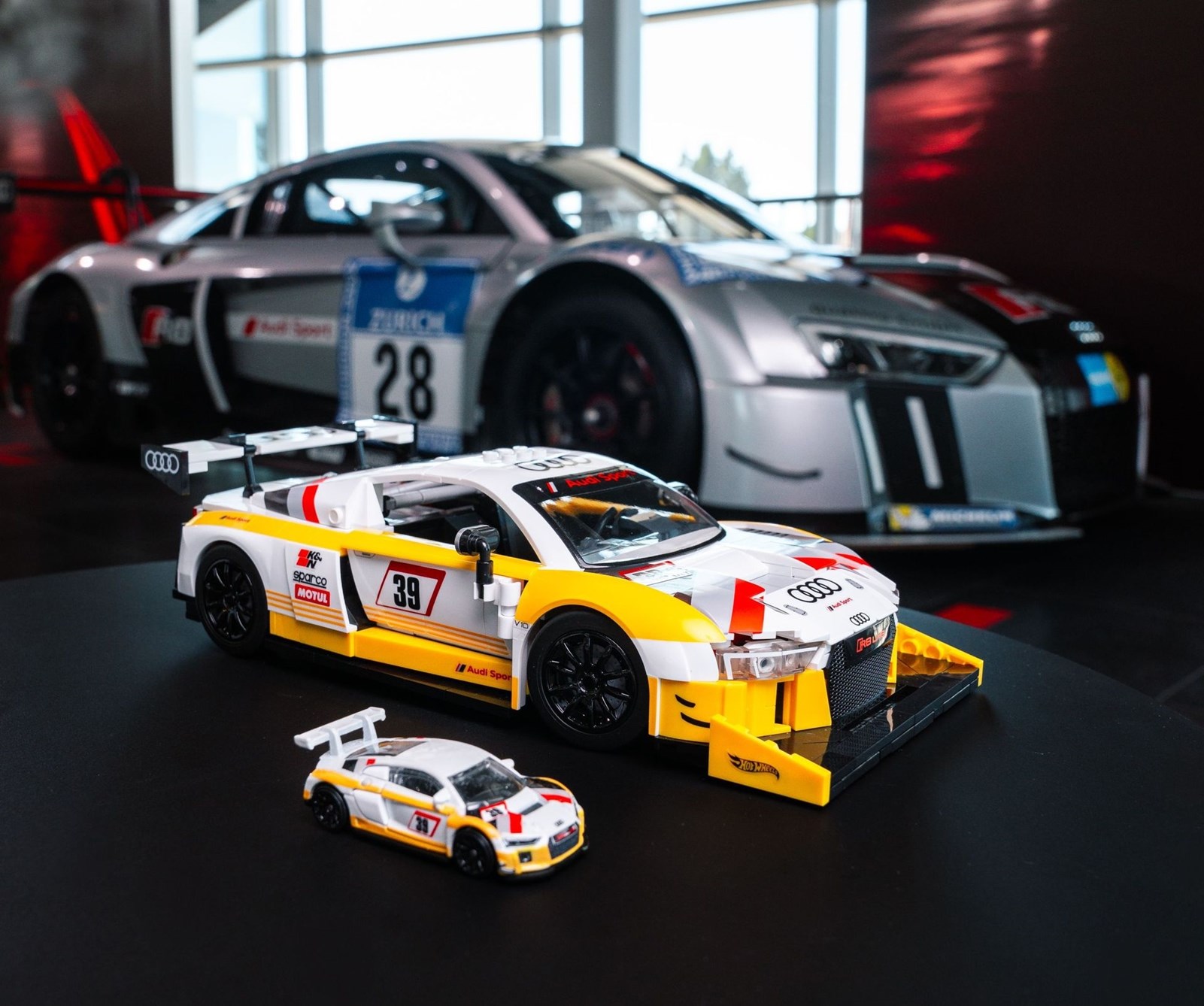 Mattel Audi R8 LMS