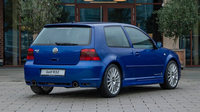 Volkswagen Golf R32 εναντίον Volkswagen Golf R 20 Years Edition