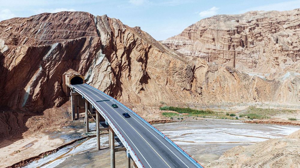 Porsche Taycan Cross Turismo Tibet