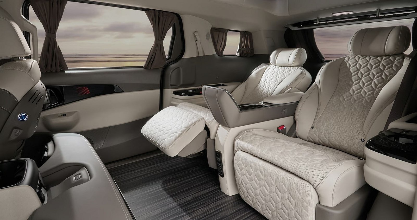 Kia Carnival Hi Limousine