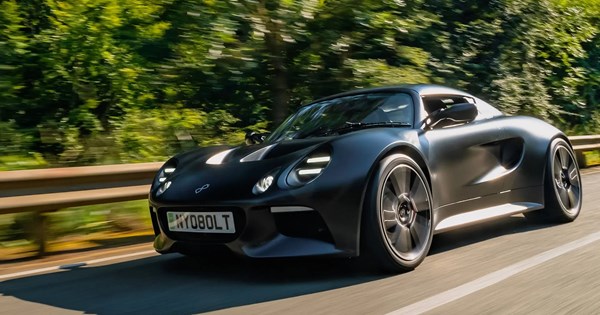 Η μάχη του χειροκίνητου κιβωτίου: Aston Martin Valour εναντίον Porsche 911 S/T - εικόνα 5