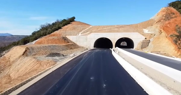 Δοκιμή MG ZS Max Hybrid+: Άνετο SUV με καλές επιδόσεις σε προσιτή τιμή - εικόνα 8