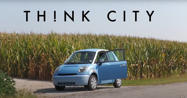 Η ηλεκτρική Porsche Cayenne καταργεί τα καλώδια φόρτισης (video) - εικόνα 5