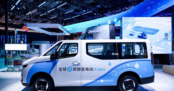 Η γέφυρα που κάνει τους οδηγούς να ιδρώνουν μόλις άνοιξε ξανά (video) - εικόνα 4